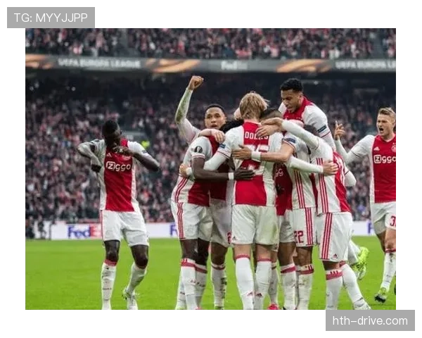 阿贾克斯欧战表现持续低迷，竞争力下滑引发赛季前景担忧